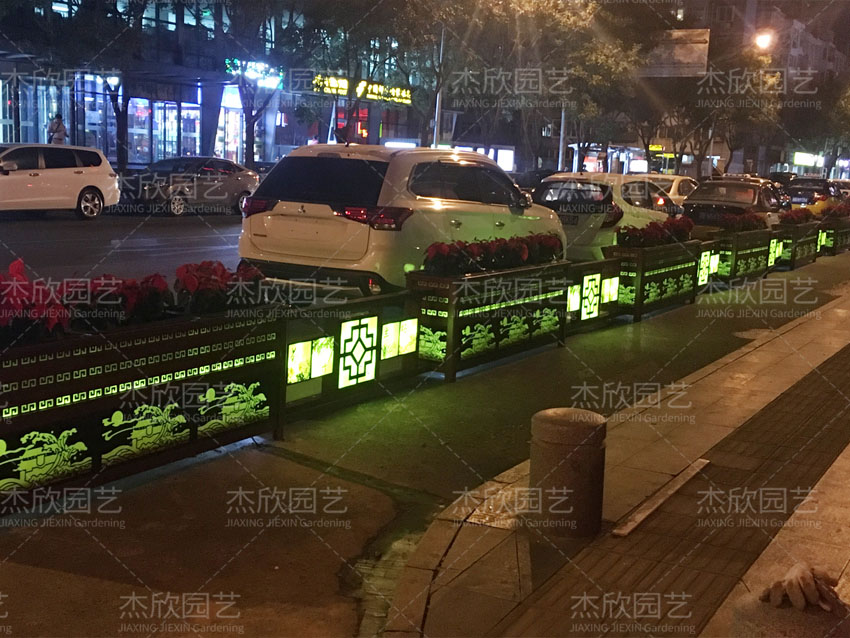 這款道路花箱，不僅美觀還能亮化
