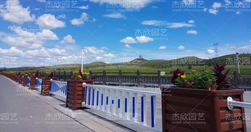  鋁合金花箱和防腐木的哪個好？