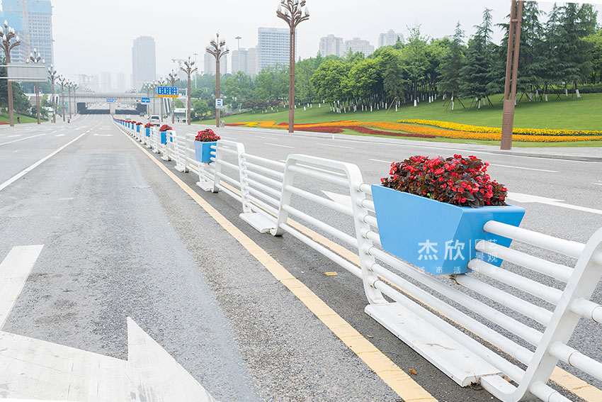 為什么花箱式隔離帶在市政大量使用？
