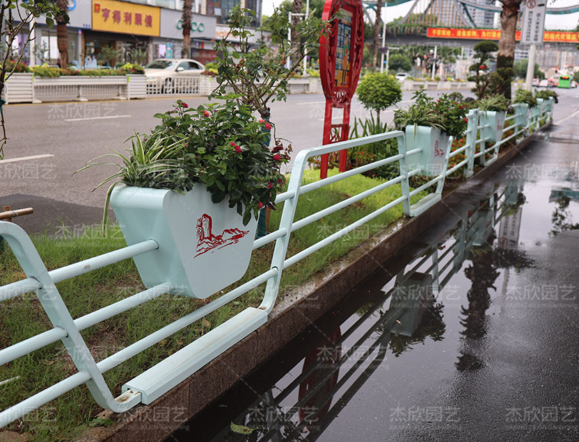 機(jī)非隔離帶花箱護(hù)欄江西上饒案例